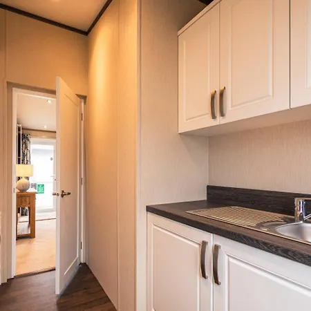 Lakeside Gem With Hot Tub York