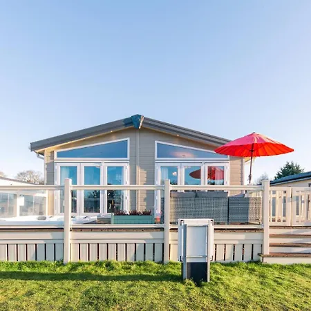 Lakeside Gem With Hot Tub York