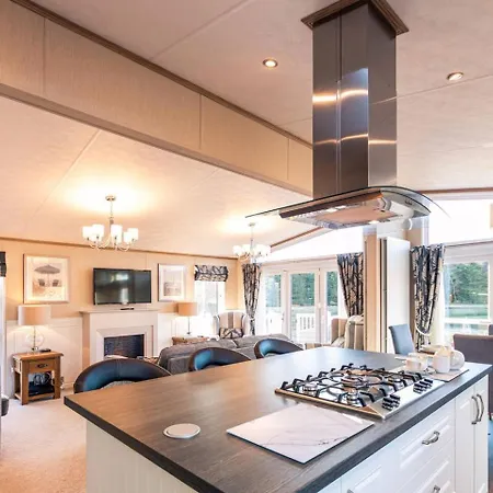 Lodge Lakeside Gem With Hot Tub York