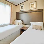 Lakeside Gem With Hot Tub 롯지 요크