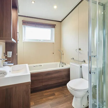 Lakeside Gem With Hot Tub York