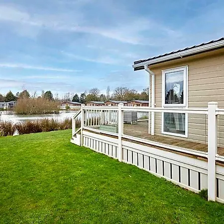 Lakeside Gem With Hot Tub