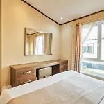 Lakeside Gem With Hot Tub York