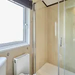 Lakeside Gem With Hot Tub Lodge *