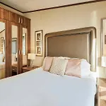 Lodge Lakeside Gem With Hot Tub York