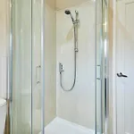 Lodge Lakeside Gem With Hot Tub