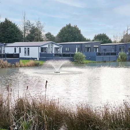 Lodge Lakeside Gem With Hot Tub York