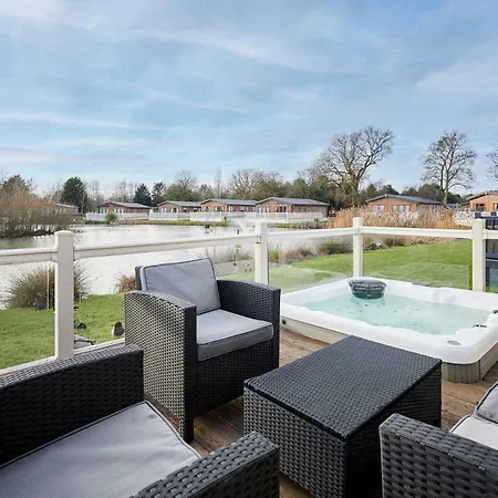 Lakeside Gem With Hot Tub
